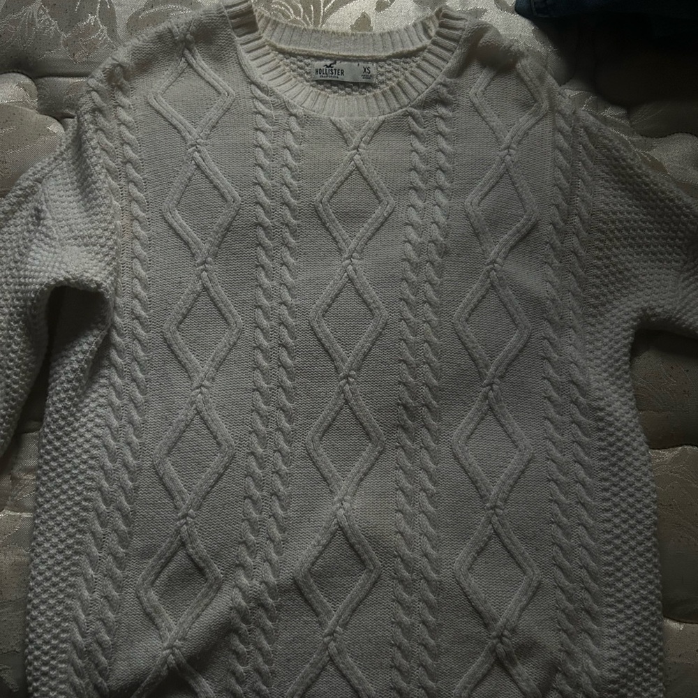 Hollister Cream Crewneck Sweater with Cable Knit Design